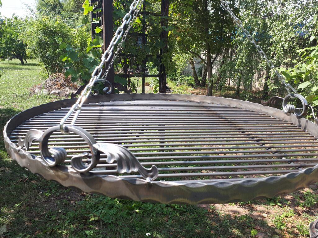Ruszt o średnicy 90cm, trwały i bezpieczny, ręcznie wykonany, doskonały na każdą okazję.