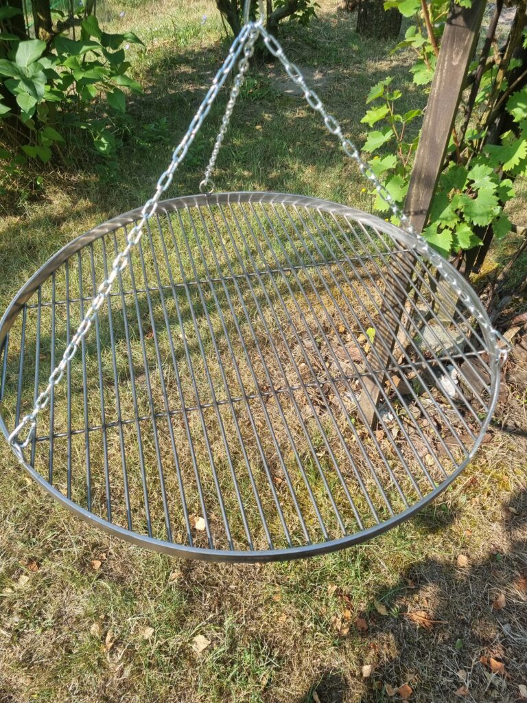 Elegancki ruszt, solidny, doskonały na duże rodzinne i publiczne wydarzenia.