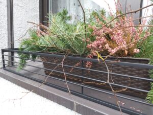 Nowoczesny Kwietnik na Parapet - Minimalistyczny Design, Maksymalna Funkcjonalność!
