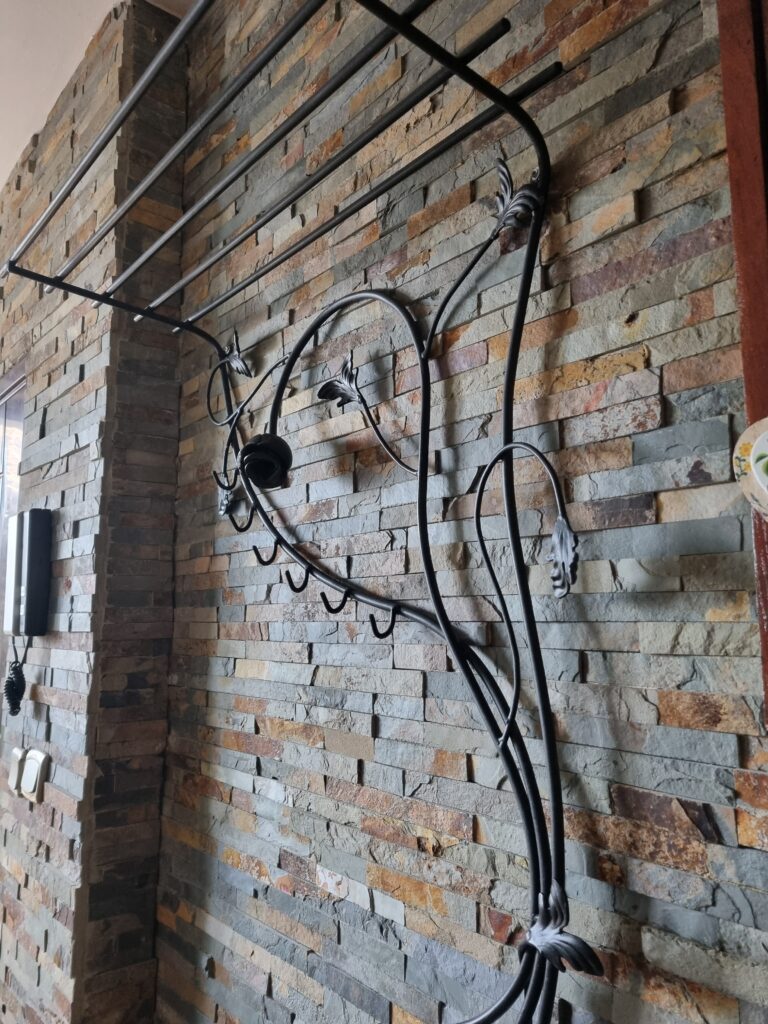 Stylowy Wieszak z Motywem Roślinnym - Idealny do Przedpokoju!