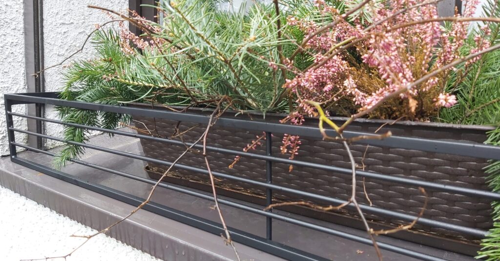 Nowoczesny Kwietnik na Parapet - Minimalistyczny Design, Maksymalna Funkcjonalność!