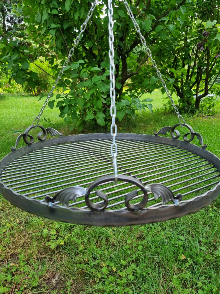 Ozdobny, solidny ruszt kuty okrągły 60cm, bezpieczny z surowej stali.