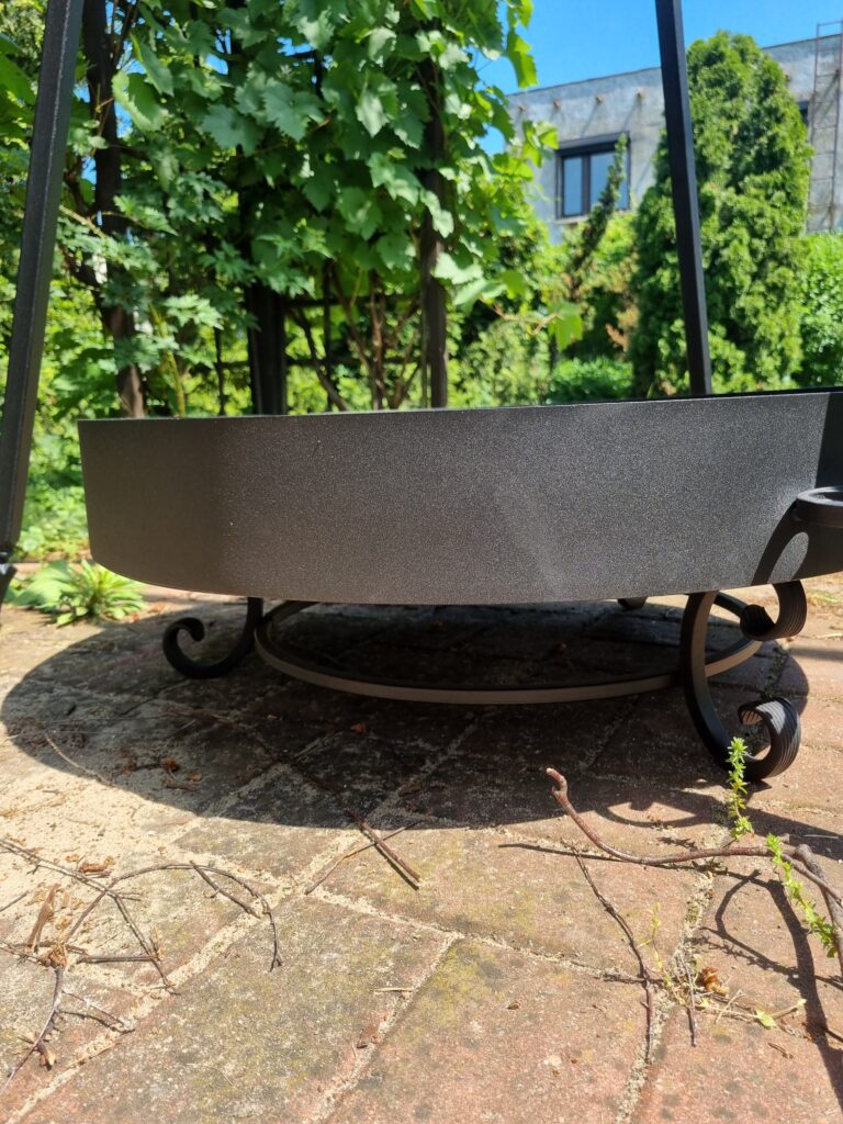 Metalowe palenisko Ø70 cm, solidne, trwałe, idealne do ogrodu.
