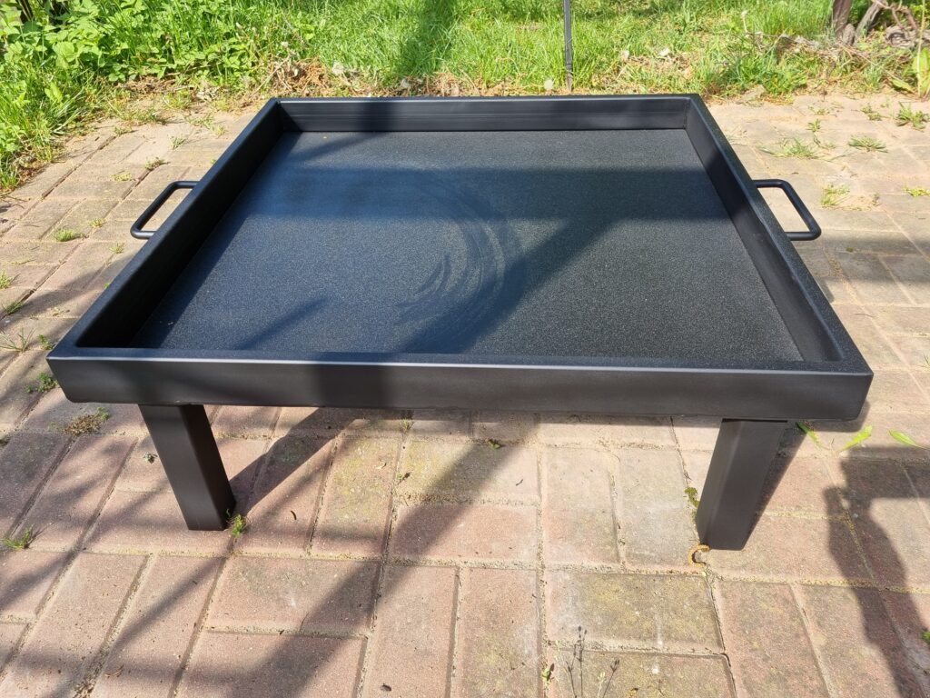 Duże palenisko kwadratowe 90x90 cm, 3mm blacha, żaroodporna farba 600°C, ręcznie wykonane.