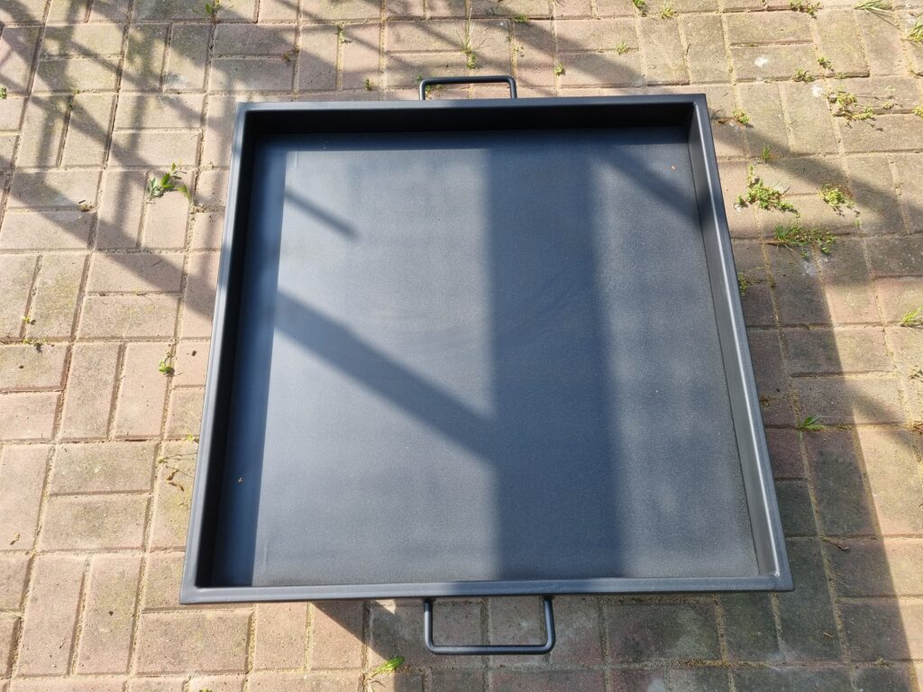 Duże kwadratowe palenisko, 3mm blacha, żaroodporna farba 600°C, ręcznie robione, polska produkcja.