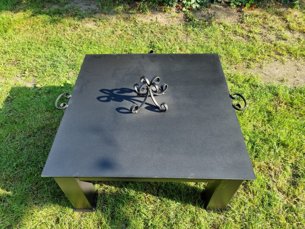 Duże palenisko 80x80 cm z ozdobną pokrywą, 3mm blacha, żaroodporna farba 600°C.
