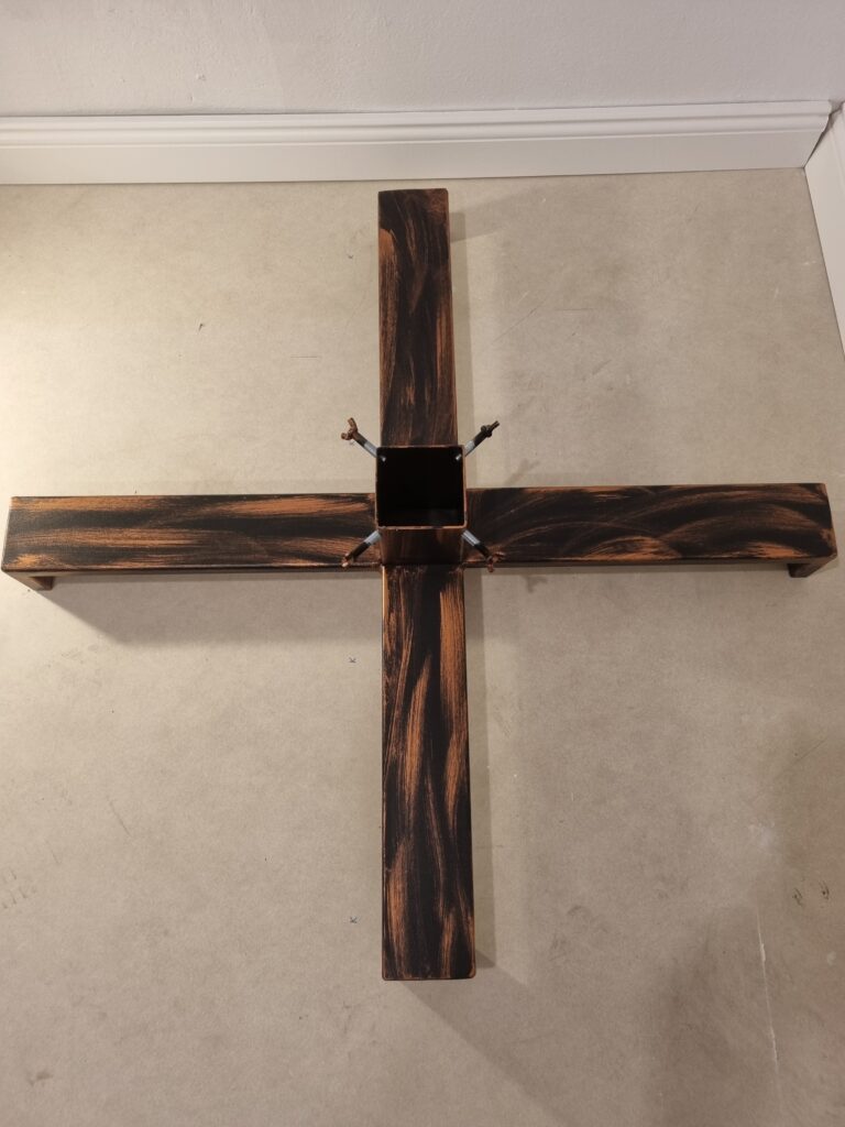 Stojak na choinkę loft Krzyżak - elegancki, metalowy, stabilny.