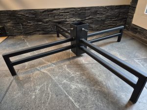 Nowoczesny stojak choinkowy "Pająk 24" dla choinek do 250 cm, solidny i stylowy.