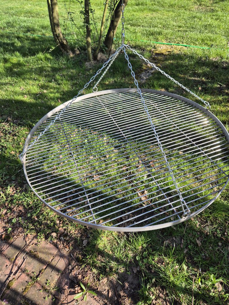 Duży ruszt 100 cm ze stali nierdzewnej – odporny na pogodę, idealny na imprezy.